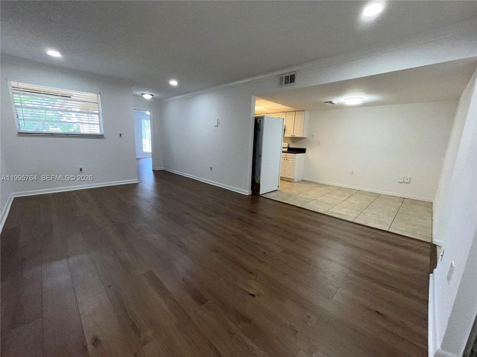 For Sale: $160,000 (2 beds, 2 baths, 880 Square Feet)