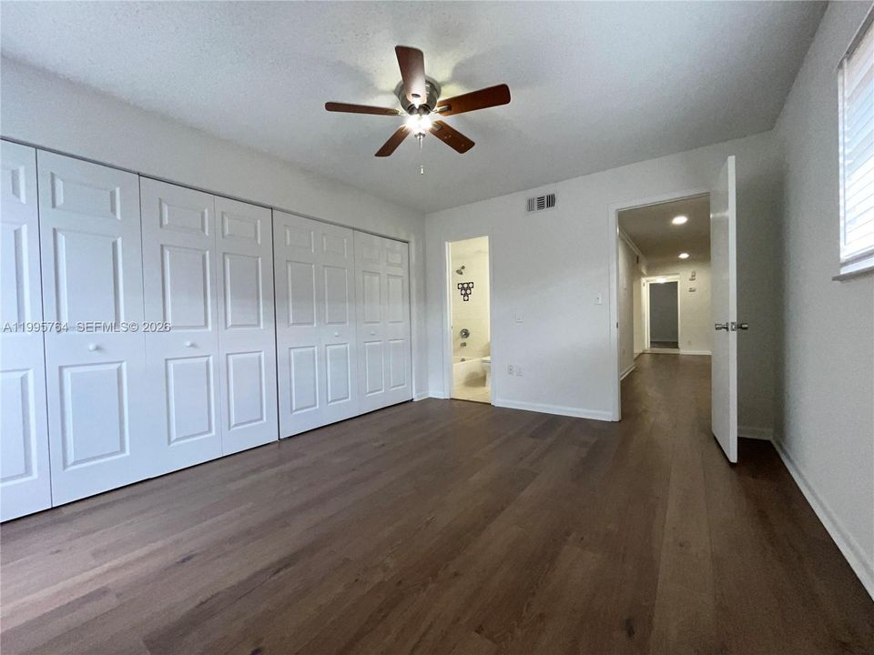 For Sale: $160,000 (2 beds, 2 baths, 880 Square Feet)