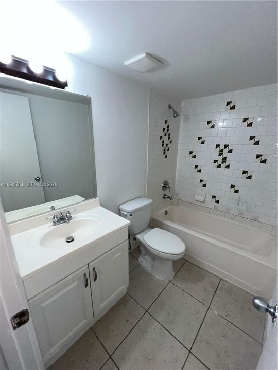 For Sale: $160,000 (2 beds, 2 baths, 880 Square Feet)