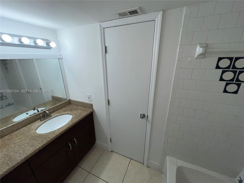 For Sale: $160,000 (2 beds, 2 baths, 880 Square Feet)