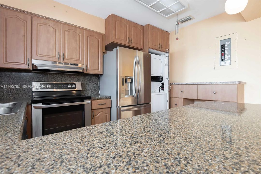 На продажу: $499,900 (3 спален, 2 ванн, 1385 Квадратных фут)