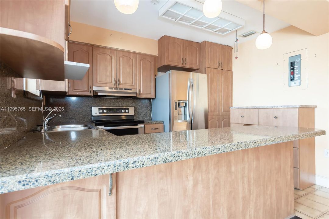 На продажу: $499,900 (3 спален, 2 ванн, 1385 Квадратных фут)