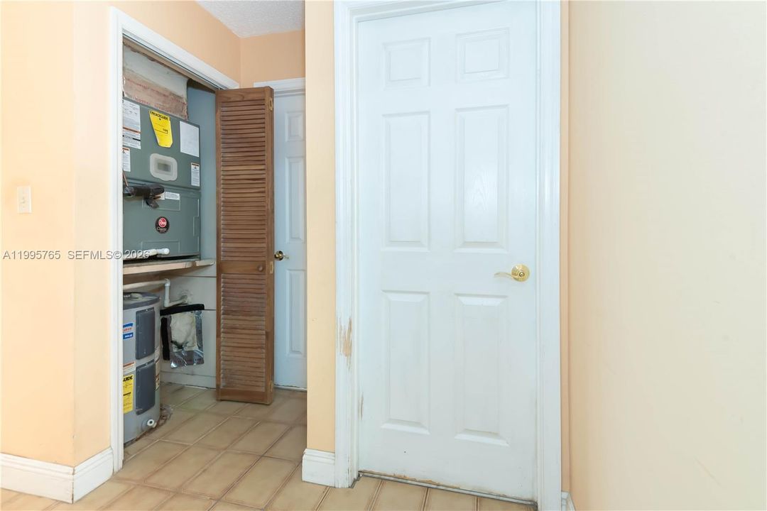 На продажу: $499,900 (3 спален, 2 ванн, 1385 Квадратных фут)