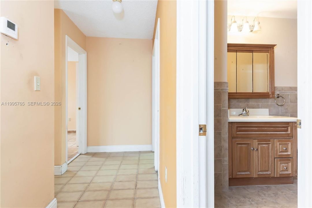 На продажу: $499,900 (3 спален, 2 ванн, 1385 Квадратных фут)