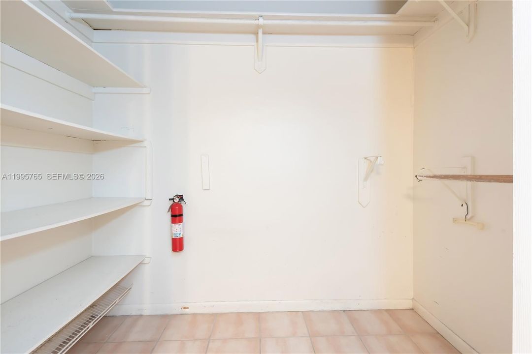 На продажу: $499,900 (3 спален, 2 ванн, 1385 Квадратных фут)