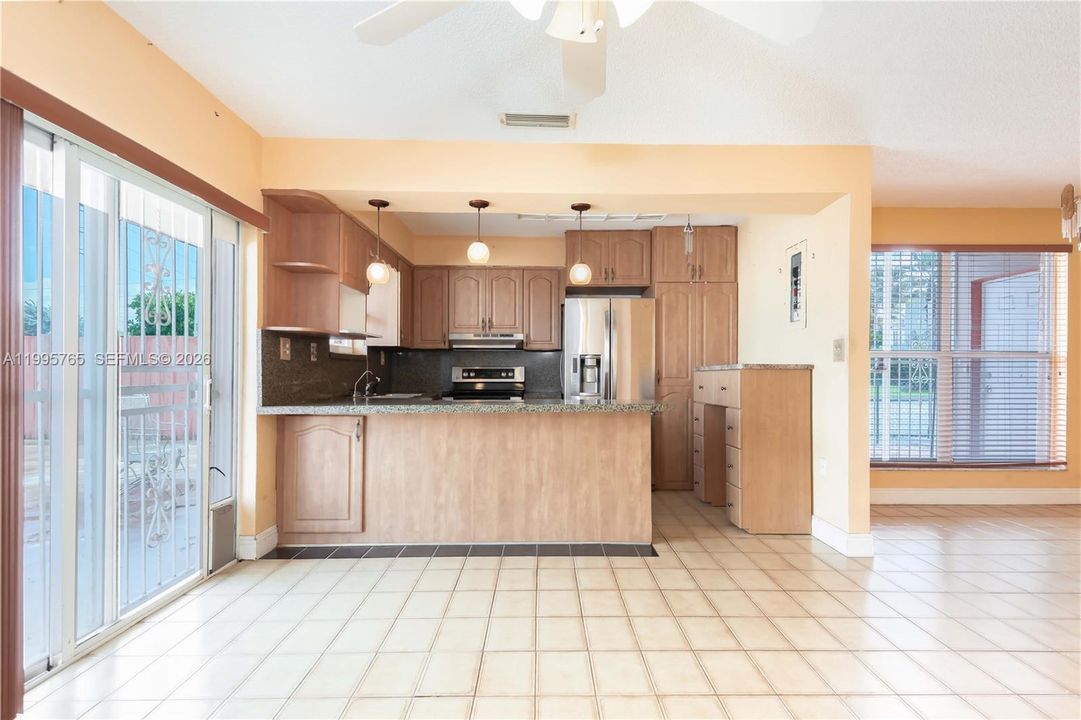 На продажу: $499,900 (3 спален, 2 ванн, 1385 Квадратных фут)