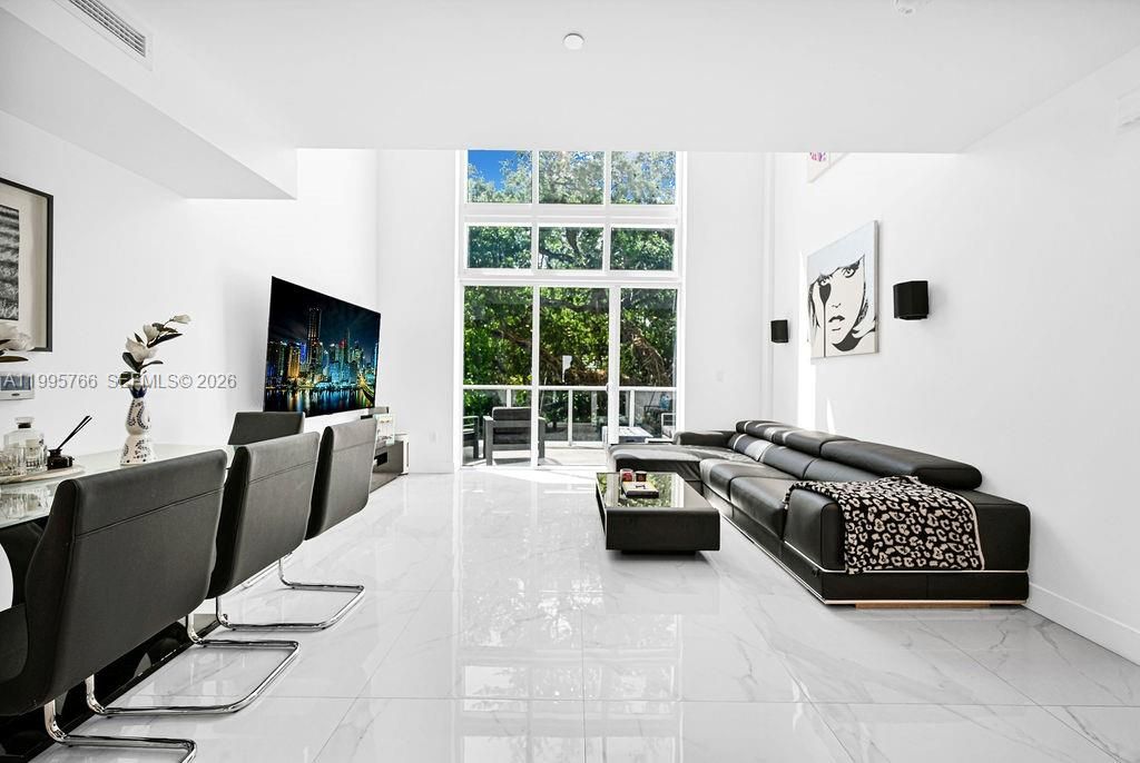 En Venta: $1,299,000 (2 camas, 2 baños, 1645 Pies cuadrados)