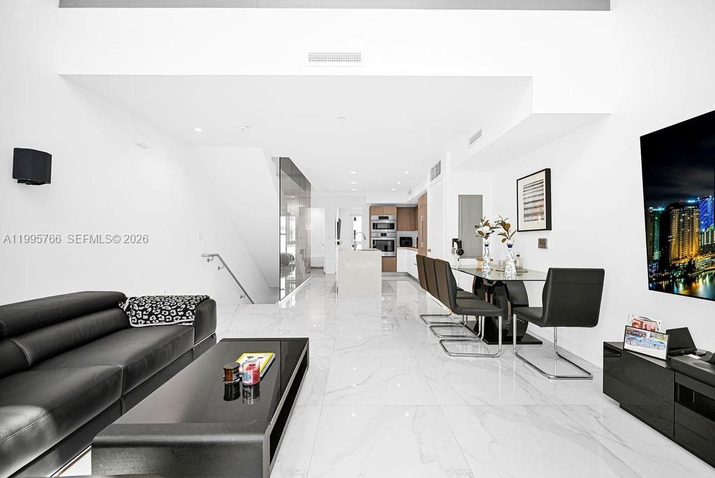 En Venta: $1,299,000 (2 camas, 2 baños, 1645 Pies cuadrados)