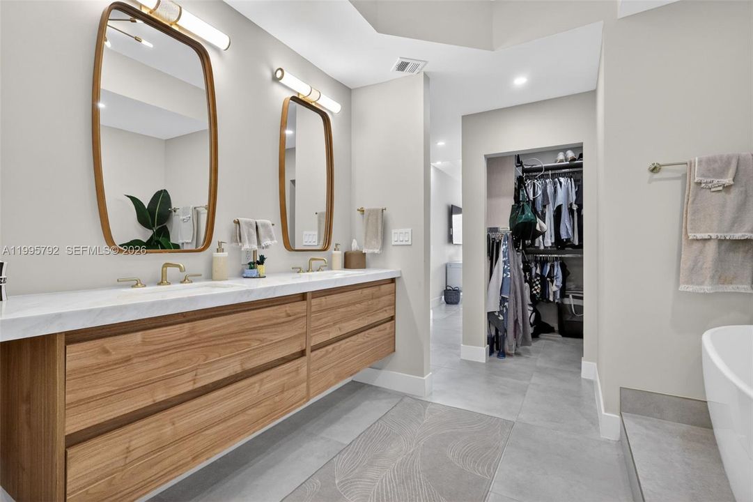 For Sale: $1,100,000 (3 beds, 2 baths, 1690 Square Feet)