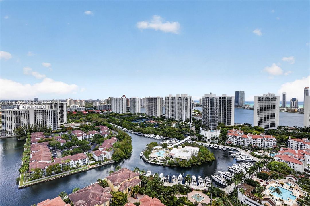 For Sale: $1,100,000 (3 beds, 2 baths, 1690 Square Feet)