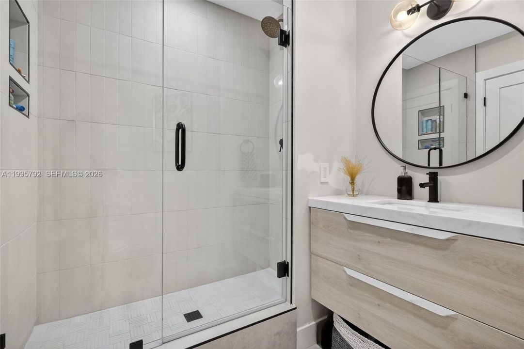 For Sale: $1,100,000 (3 beds, 2 baths, 1690 Square Feet)