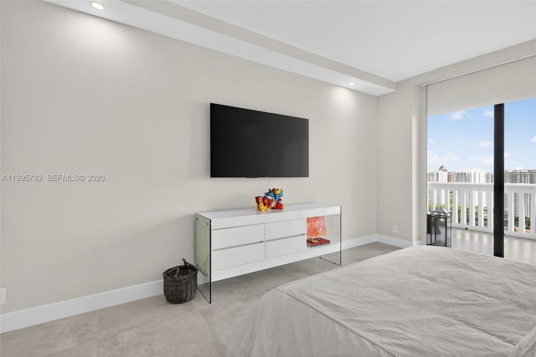 For Sale: $1,100,000 (3 beds, 2 baths, 1690 Square Feet)