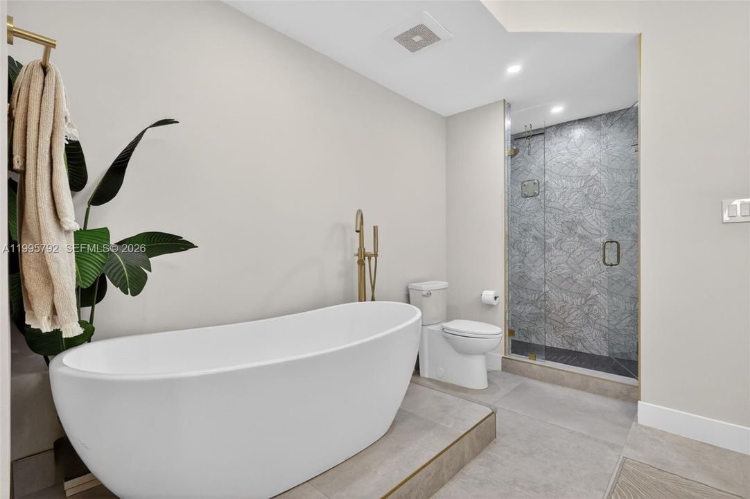 For Sale: $1,100,000 (3 beds, 2 baths, 1690 Square Feet)