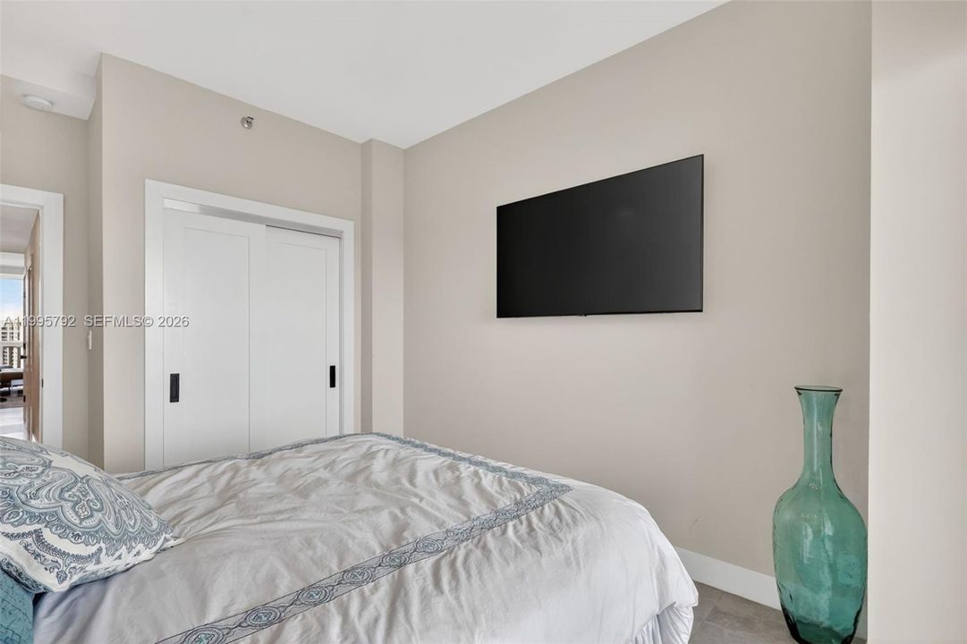 For Sale: $1,100,000 (3 beds, 2 baths, 1690 Square Feet)