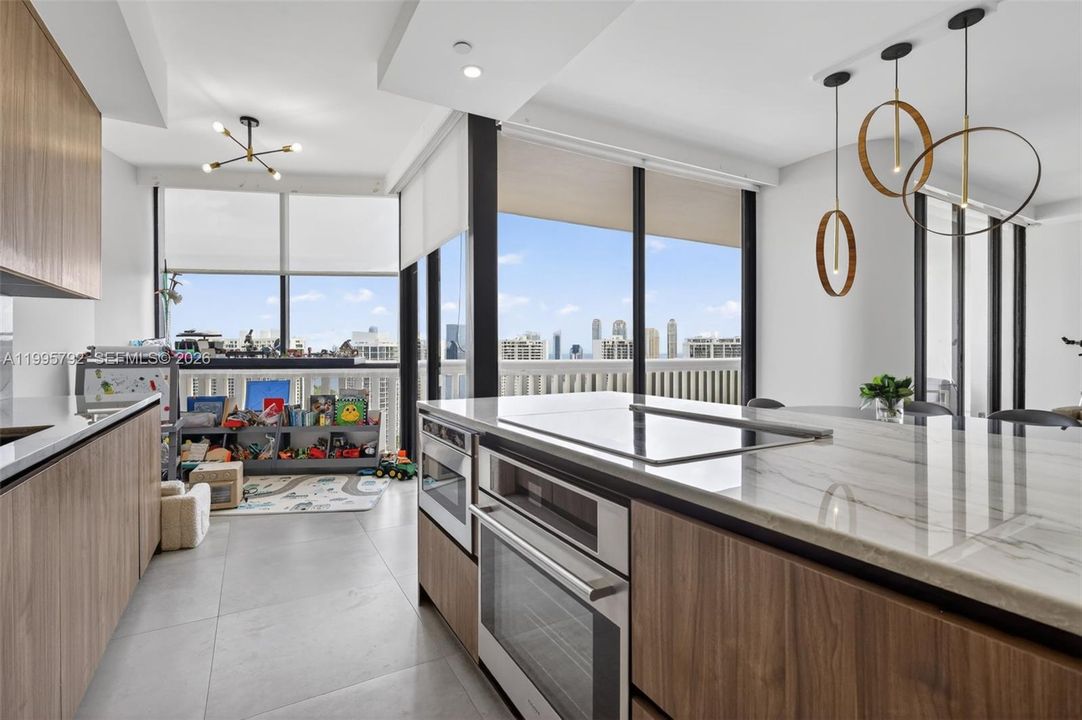 For Sale: $1,100,000 (3 beds, 2 baths, 1690 Square Feet)