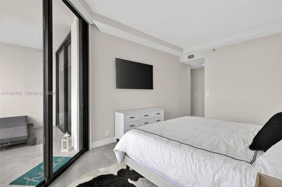 For Sale: $1,100,000 (3 beds, 2 baths, 1690 Square Feet)