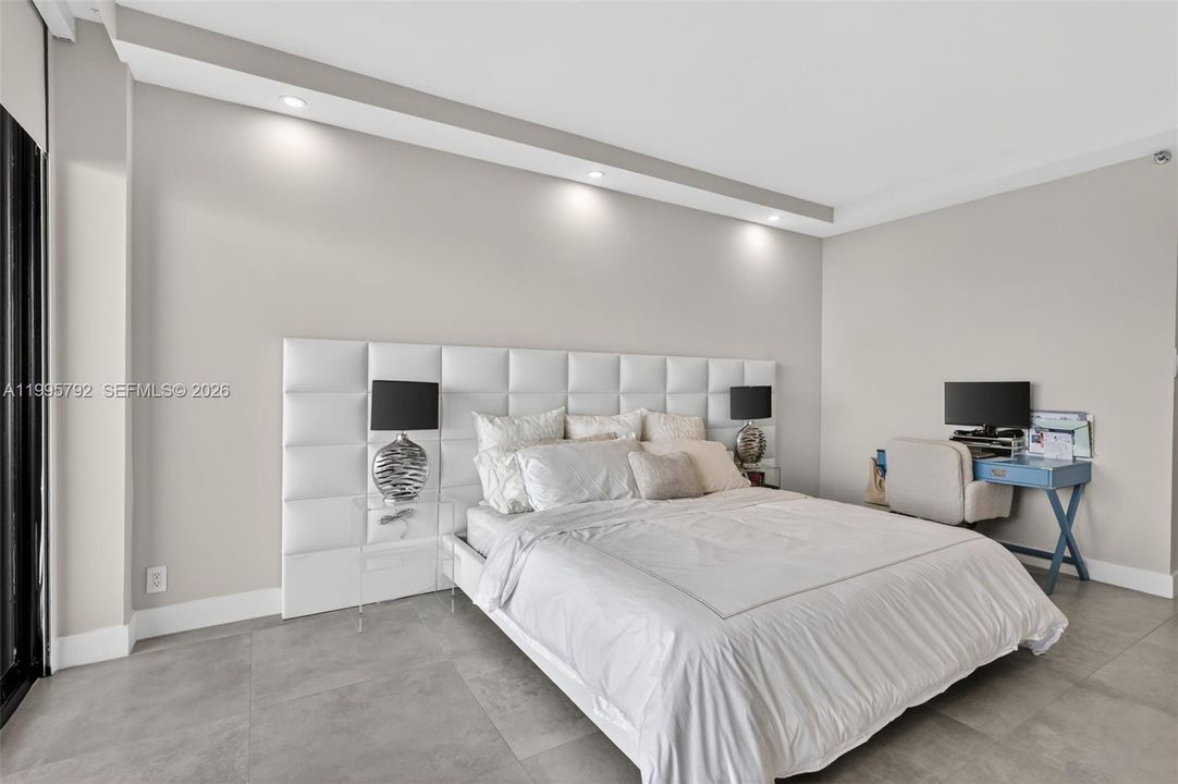 For Sale: $1,100,000 (3 beds, 2 baths, 1690 Square Feet)