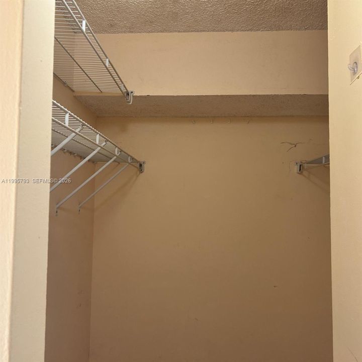 For Sale: $79,000 (1 beds, 1 baths, 780 Square Feet)