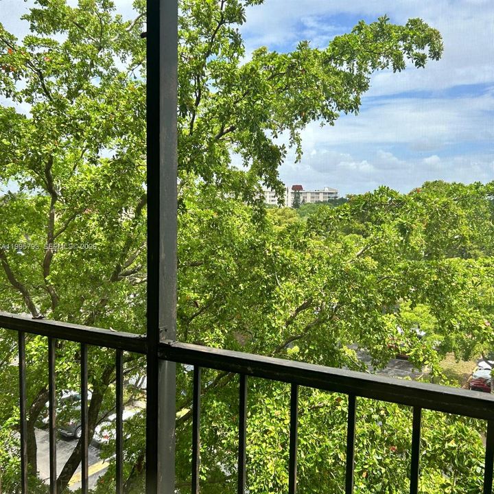 For Sale: $79,000 (1 beds, 1 baths, 780 Square Feet)