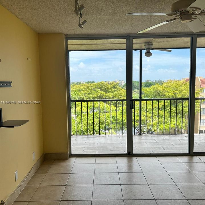 For Sale: $79,000 (1 beds, 1 baths, 780 Square Feet)