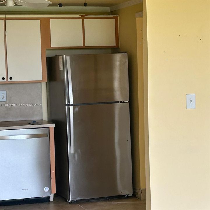 For Sale: $79,000 (1 beds, 1 baths, 780 Square Feet)