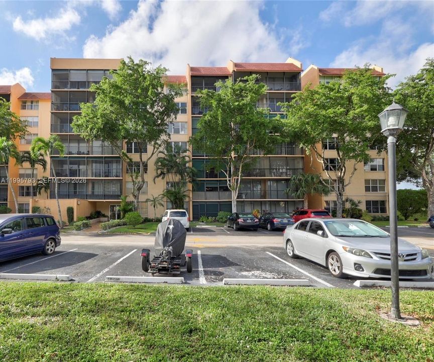 For Sale: $79,000 (1 beds, 1 baths, 780 Square Feet)