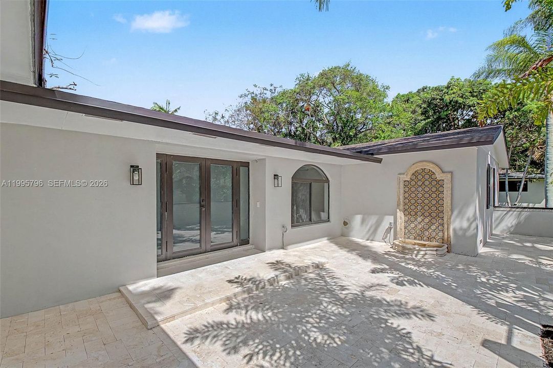 For Sale: $1,275,000 (4 beds, 2 baths, 1968 Square Feet)