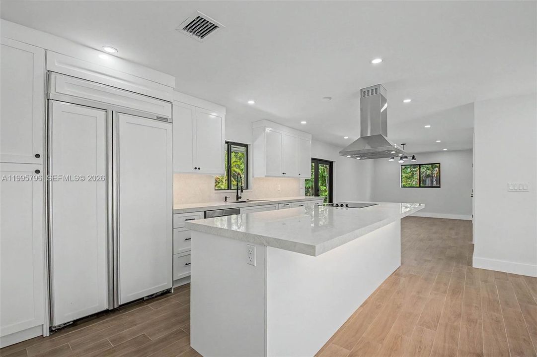 For Sale: $1,275,000 (4 beds, 2 baths, 1968 Square Feet)