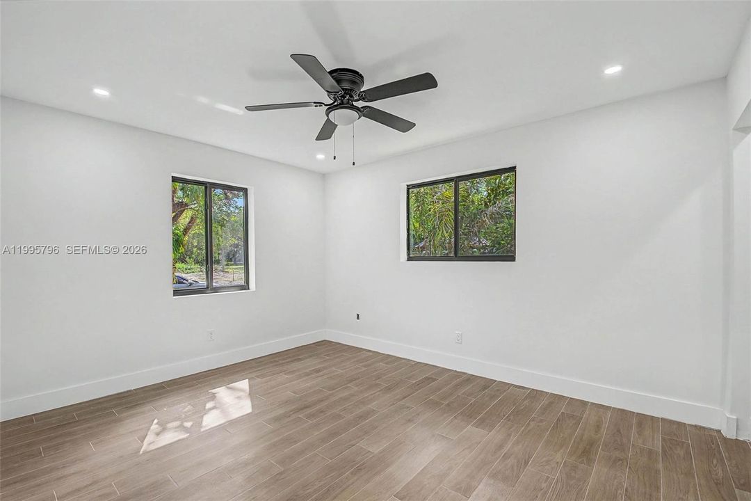For Sale: $1,275,000 (4 beds, 2 baths, 1968 Square Feet)