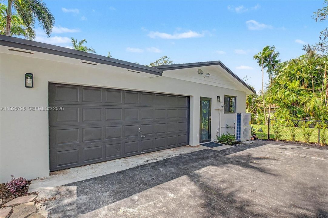For Sale: $1,275,000 (4 beds, 2 baths, 1968 Square Feet)