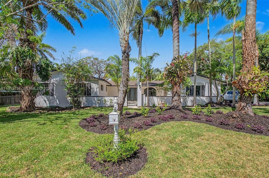 For Sale: $1,275,000 (4 beds, 2 baths, 1968 Square Feet)