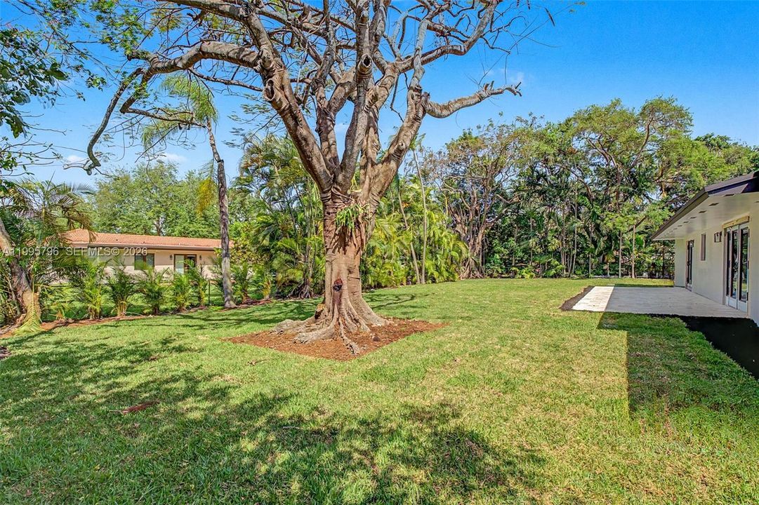 For Sale: $1,275,000 (4 beds, 2 baths, 1968 Square Feet)