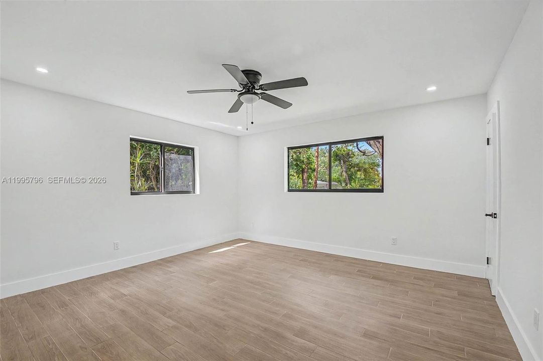For Sale: $1,275,000 (4 beds, 2 baths, 1968 Square Feet)