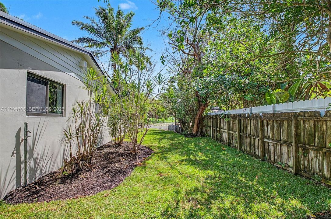 For Sale: $1,275,000 (4 beds, 2 baths, 1968 Square Feet)