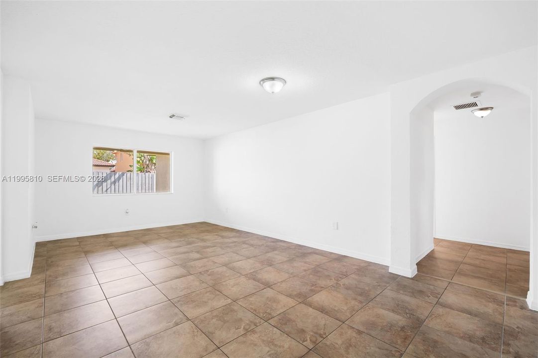 Vendido Recientemente: $475,000 (3 camas, 2 baños, 1452 Pies cuadrados)
