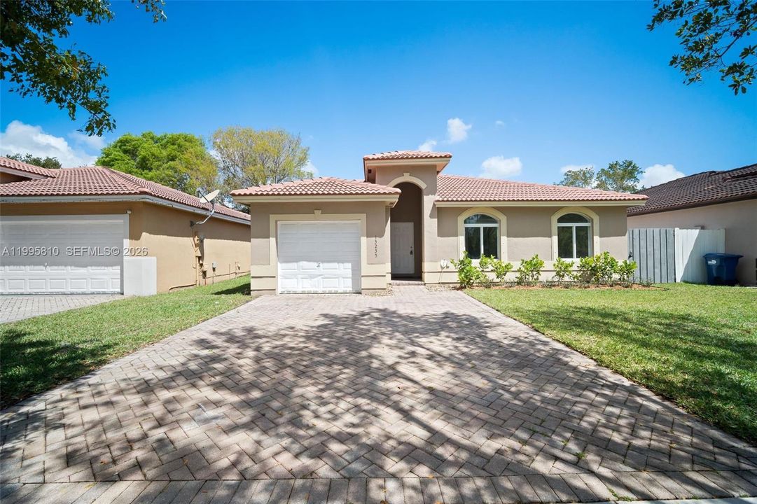 Vendido Recientemente: $475,000 (3 camas, 2 baños, 1452 Pies cuadrados)