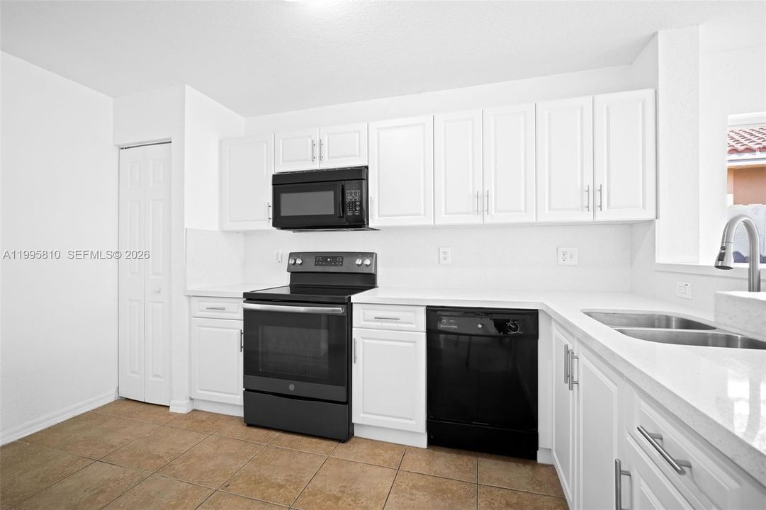 Vendido Recientemente: $475,000 (3 camas, 2 baños, 1452 Pies cuadrados)