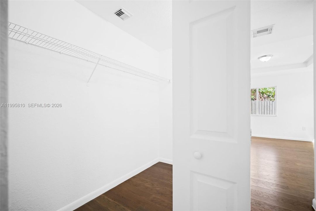 Vendido Recientemente: $475,000 (3 camas, 2 baños, 1452 Pies cuadrados)