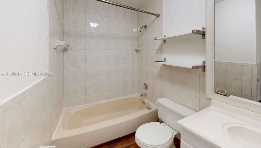На продажу: $397,000 (2 спален, 2 ванн, 1125 Квадратных фут)