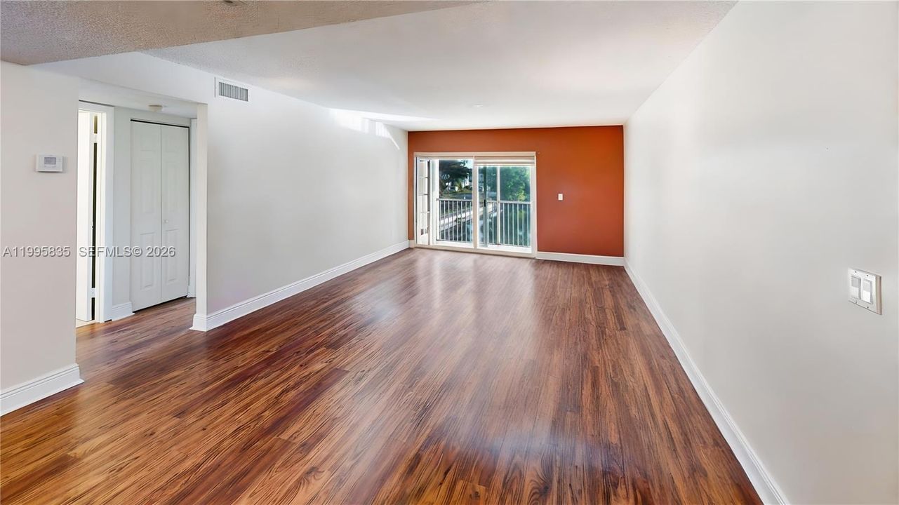 For Sale: $270,000 (2 beds, 2 baths, 1192 Square Feet)