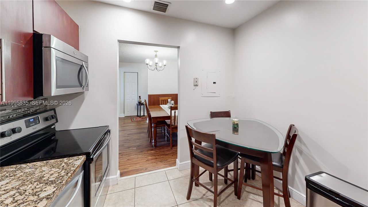 For Sale: $270,000 (2 beds, 2 baths, 1192 Square Feet)