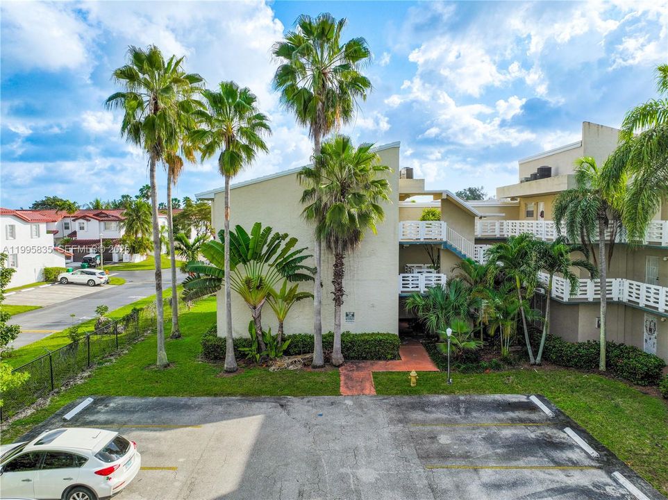 For Sale: $270,000 (2 beds, 2 baths, 1192 Square Feet)