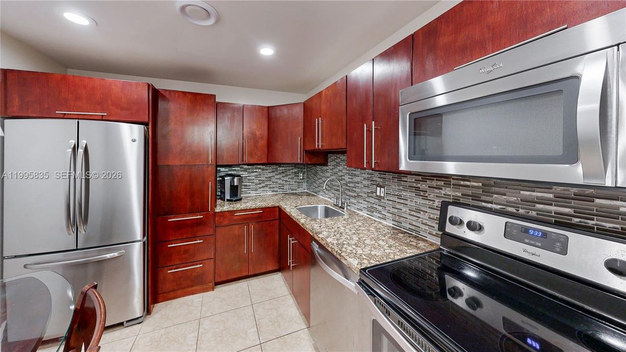 For Sale: $270,000 (2 beds, 2 baths, 1192 Square Feet)