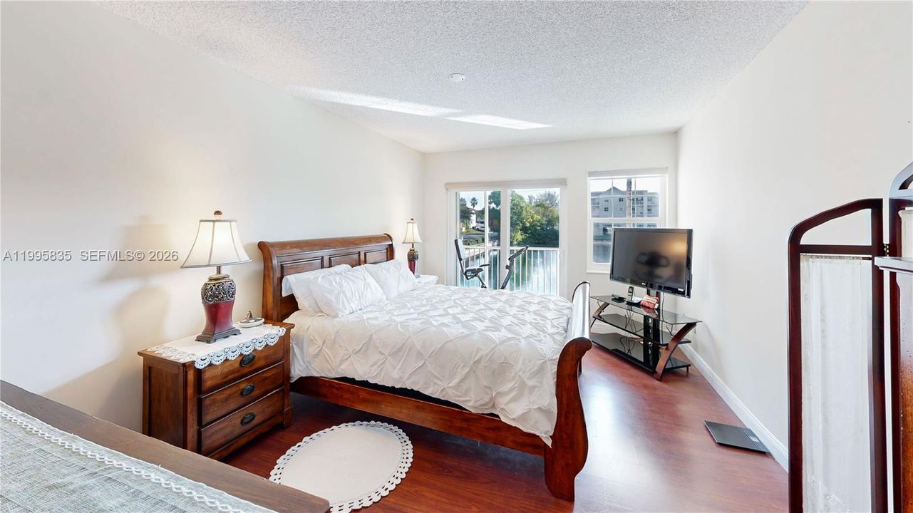 For Sale: $270,000 (2 beds, 2 baths, 1192 Square Feet)