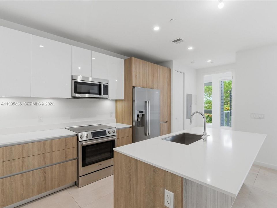 En Venta: $1,385,000 (4 camas, 4 baños, 2024 Pies cuadrados)