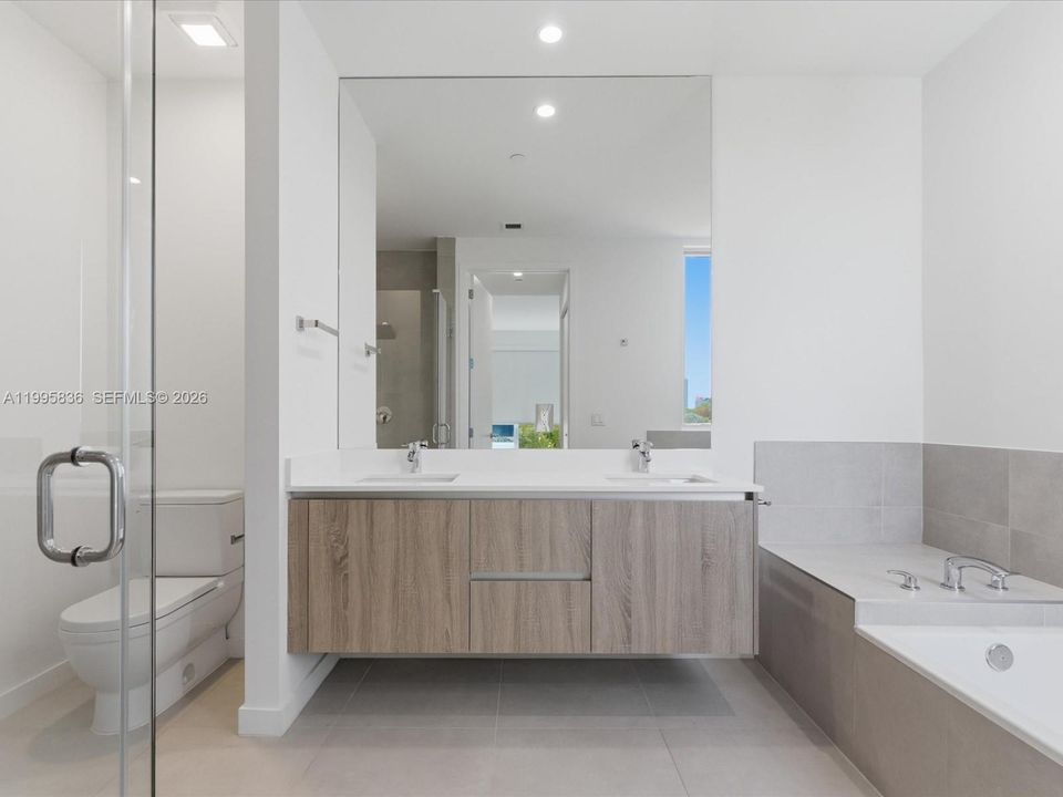 En Venta: $1,385,000 (4 camas, 4 baños, 2024 Pies cuadrados)