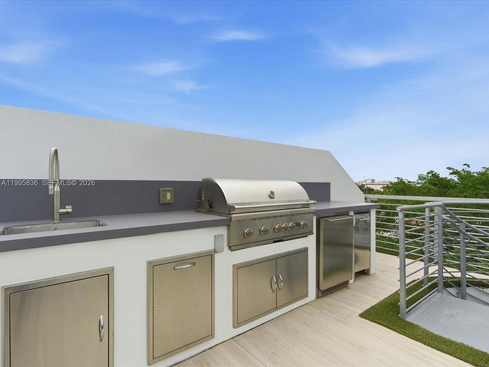 En Venta: $1,385,000 (4 camas, 4 baños, 2024 Pies cuadrados)