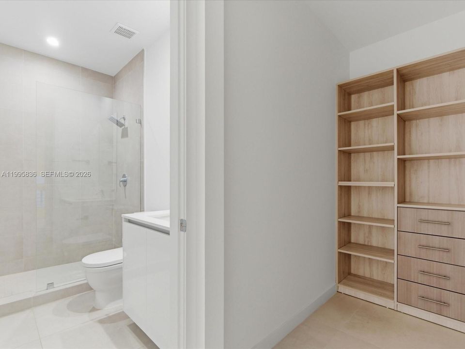 En Venta: $1,385,000 (4 camas, 4 baños, 2024 Pies cuadrados)