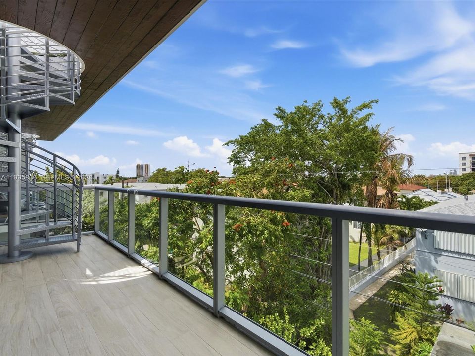 En Venta: $1,385,000 (4 camas, 4 baños, 2024 Pies cuadrados)