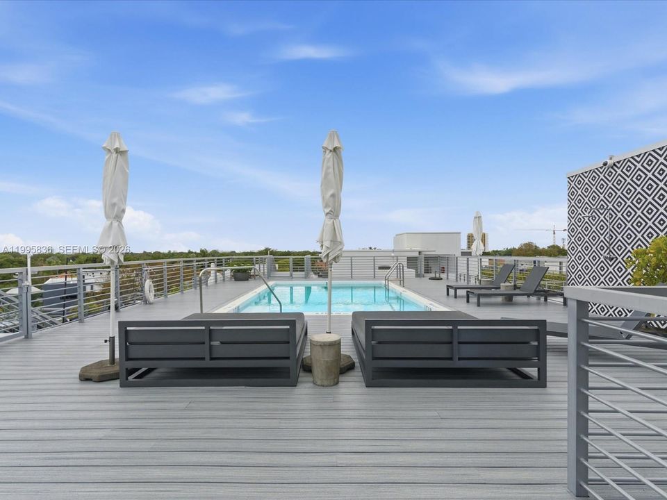 En Venta: $1,385,000 (4 camas, 4 baños, 2024 Pies cuadrados)